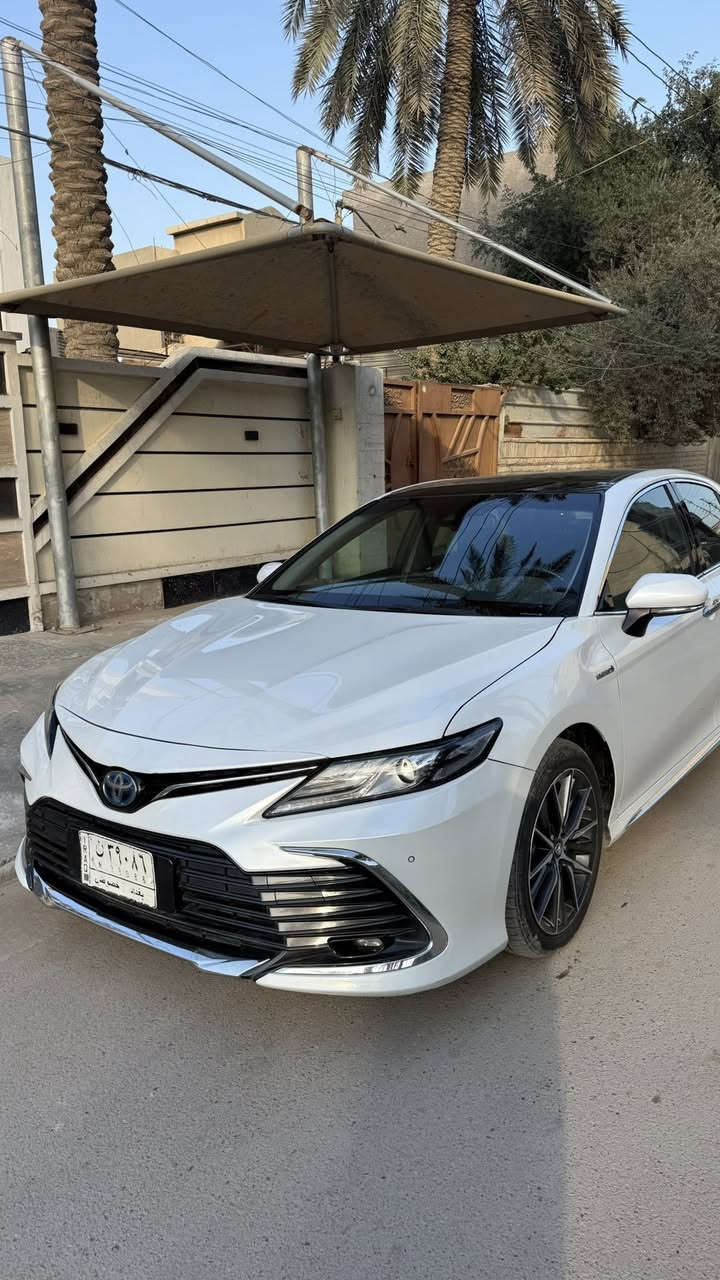 كامري 2023 هايبرد تجميع الصين 
فول مواصفات عده البردات و تبريد و تدفئة الكشنات 
ماشيه 61000 
السياره بيها بارد بالجاملغ الامامي الايسر على كد اصبع و صبغ بالبابين اليمنات 
مواصفاتها 
كشنات جلد كهرابائيه 
داتا شو
بانوراما 
مري جانبيه كهربائية 
رادار 
تحديد مسار 
حساسات اماميه و خلفيه
لايتات led امامي خلفي
عدادات دجتل 
شاشة وسطيه ١١ انج
السياره خاليه من اي اعطال ميكانيكيه او كهربائية اي نقص ما بيها
السعر 220 ورقه و بيها مجال 
للتواصل 
***********
***********
