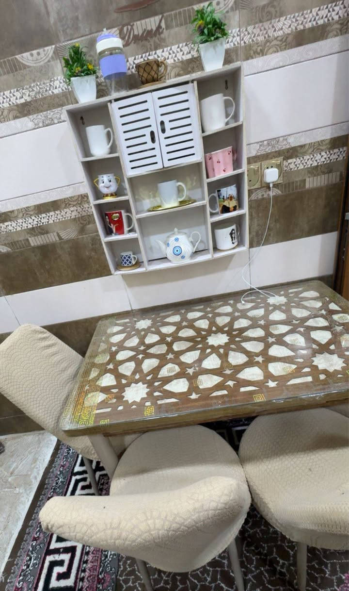 اغراض مطبخ للبيع كاونتر مع طباخ كريازي مع ميز طعام مع ساحبه للاستفسار مراسلة الصفحه او الاتصال على رقم الهاتف ***********
