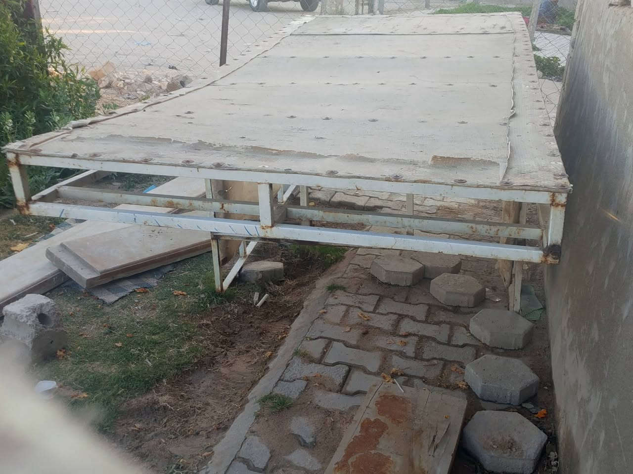 السلام عليكم مهجر للبيع سقفيه جديده صفاعيات كلهن جدد اللي اريده بخير ويدلل وهذا رقم التليفون اريده السعر 75 وبه مجال الشراي***********
