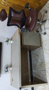 ميز مكتبي • كرسي • ١٧٠×٧٠×٧٠