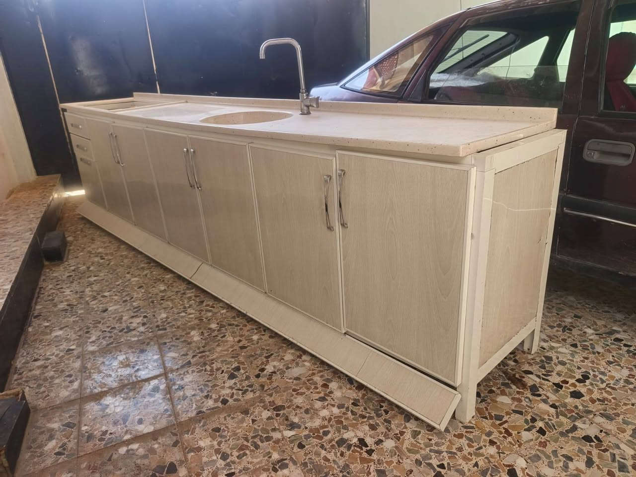 السلام عليكم كاونتر ابو السنج طوله 3 امتار ونص عنواني موصل ناحيه برطله السعر 250 وشويه بيها مجال وهذا رقمي***********@***********
