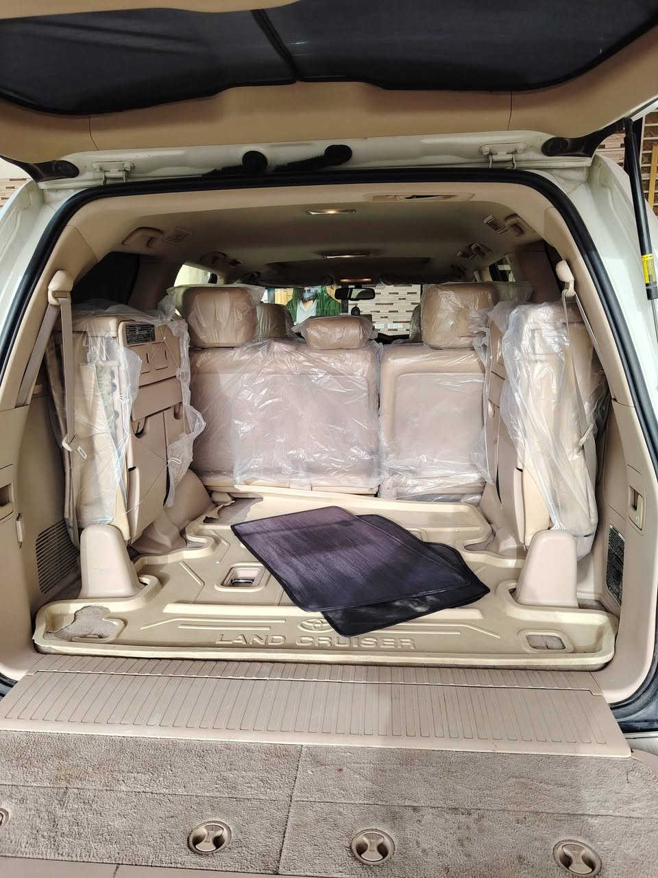 السلام عليكم من رخصة مدير الكروب
تيوتا لاندگروز مديل 2015 السياره كفاله عامه ع وضع الشركه استختام شخصي فول مواصفات السياره افطيميه ماشيه 112شرط الفحص تخم تاير جديد سبير منازل عشركه مكينه 6سلندر رقم بغداد *********** 
*********** مكاني بابل السعر 4شدات و5 وبيه مجال بيع مستعجل
