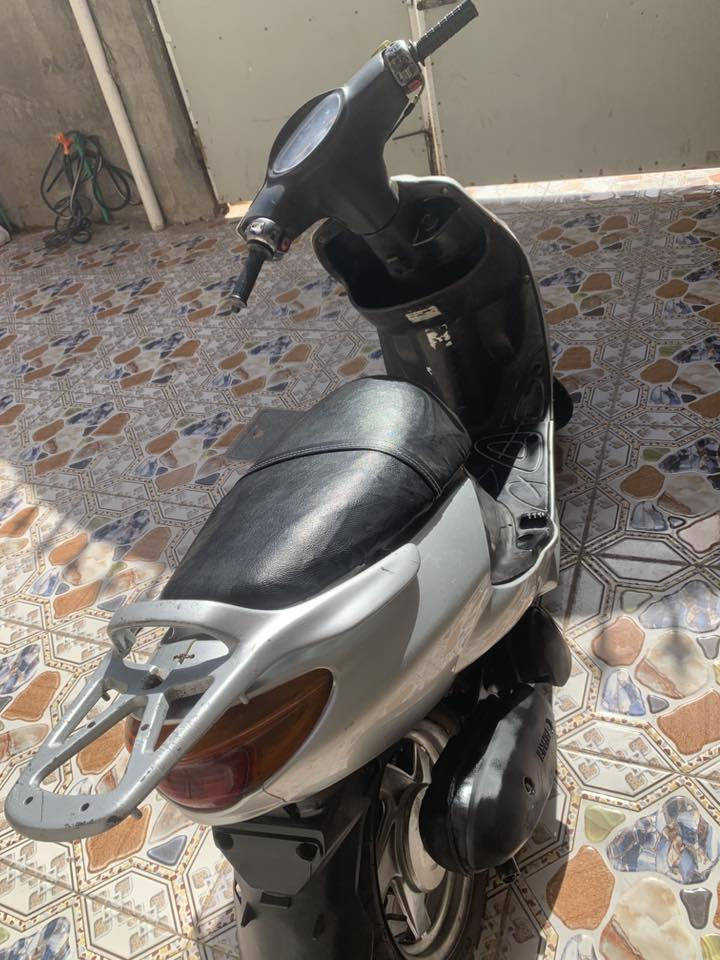 السلام عليكم دراجه اكزز للبيع الدراجه جديدها لوك كل نقص مابيه كلها شغال سلف هندر كهربيات كلها شغال الدراجه شلعه معدل حلوه اي نقص مابيه الدراجه 
السعر / خاص 
العنوان / بابل مركز مدينه 
الرقم/ ***********
