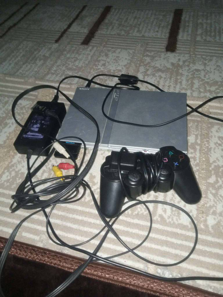 بلي 2 للبيع كامل ملحقات السعر 50 الف وبيه مجال شراي مكان كركوك حي نصر 32 لعبه بي ***********
