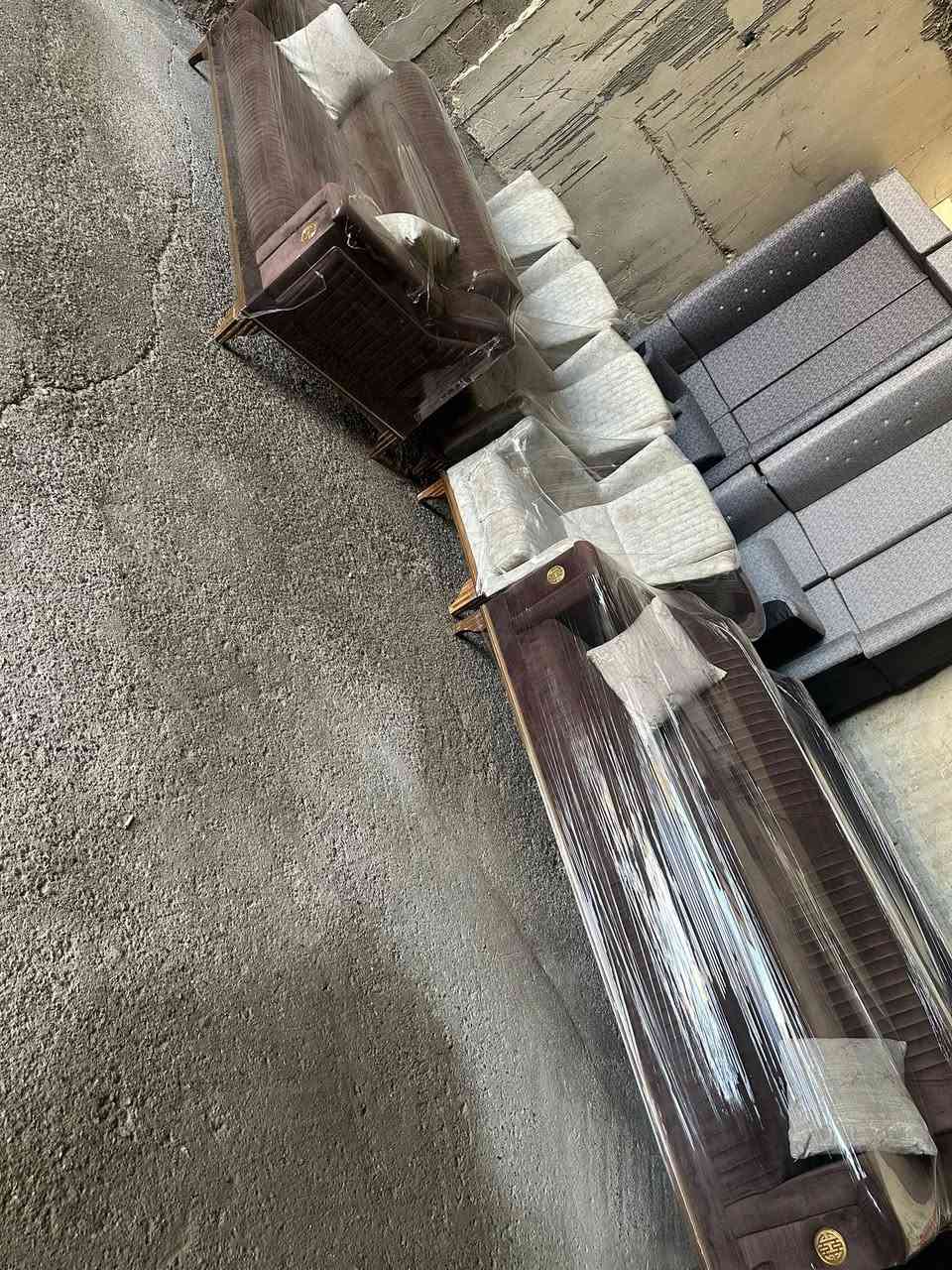 قنفات تركي جوزي والكراسي كريمي كهربائي آخو الجديد ٦٥٠ 
والرصاصي قلاب اخو الجديد ٤٥٠ 
الدواوين غير مستخدم الواحدً ٢٥٠ 
توصيل داخل كركوك مجاني شراي واتساب فقط ***********
