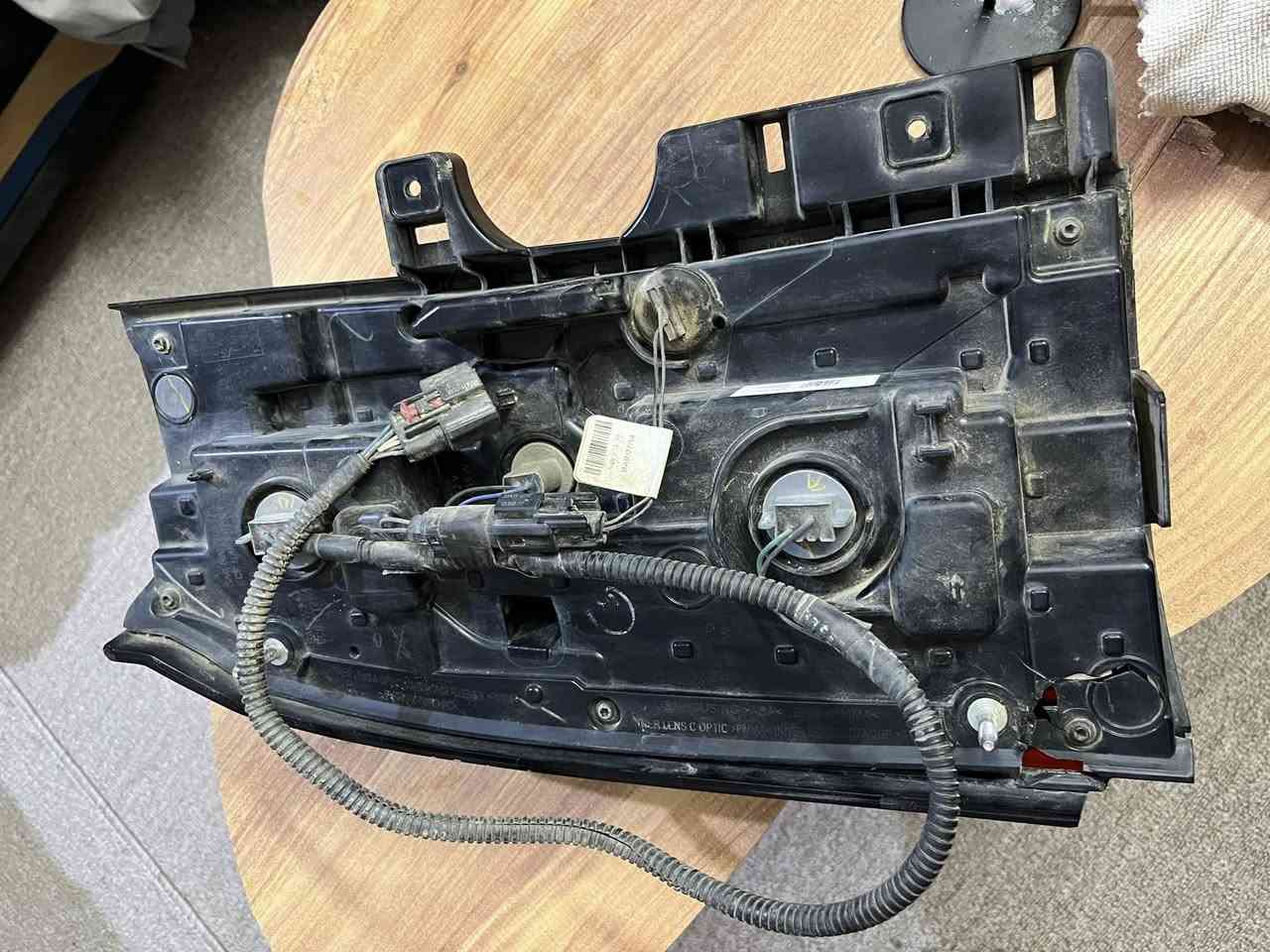 السلام عليكم 
بك لايت تاهو من موديل ١٥ لل ٢٠ جهة اليمين بي كسر بالجامة  قيم واخذ 
***********
