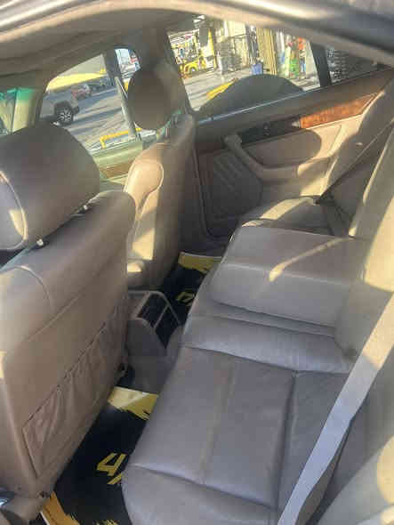 السلام عليكم سيارة BMW مديل 1991 السيارةفول موصافات مصبوغة جمالية فقط مكفوالة من الحادث كير محرك بشرط 525كبس  السيارة سنتر لوك  *********** رجاً اذا ما شراي لاتتصل
