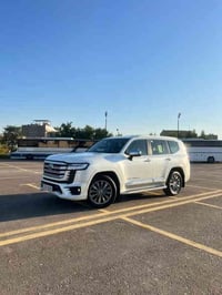 لاندكروزVX لمتد  ٢٠٢٤ ماشيه ١٣٠٠٠ بريم اصلي مو تلزيك السياره فول مواصف...