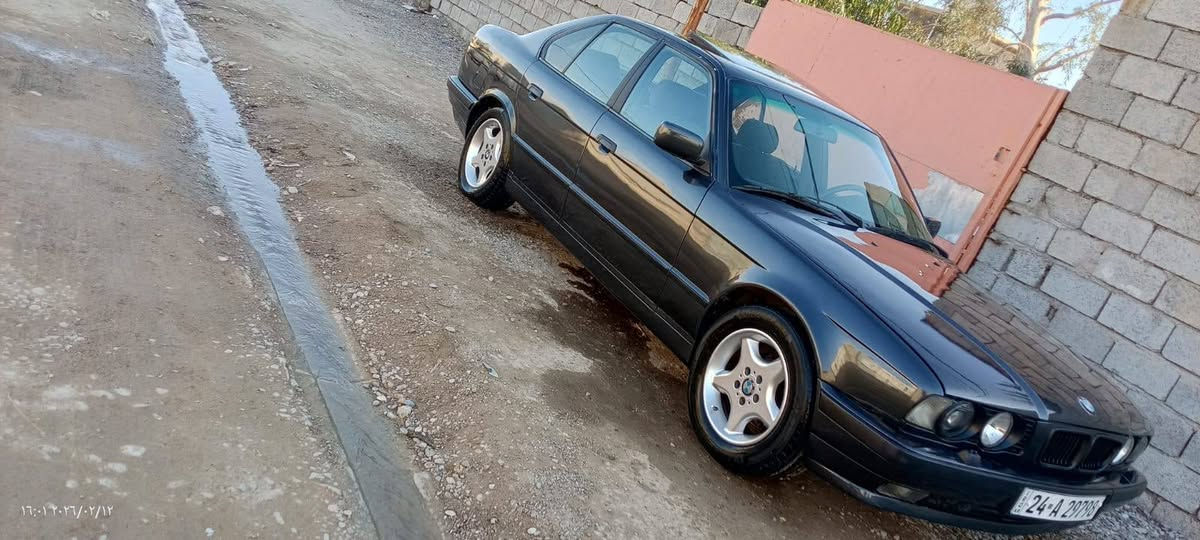 بي ام ٥٢٥ مسكر عدل اوتو اصل ٥٣٥ موديل ١٩٩٢ بجم عريض مصبوغة عام للجمالية بدون اي حادث تبريد شغال صدر امامي خلفي جديد مكينة كير مكفول دواخل نظيفة كهربائيات كلة شغالة سلايت شغال بيه كوبون بنزين هزة وفحص جديدة وسنوية عظم لحد ٢٠٣١ دهوك بسمي والسعر ٥٨ وبيه مجال بسيط. للاستفسار ***********
