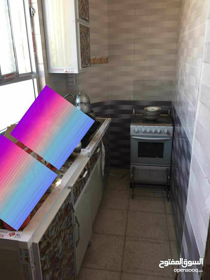 منطقة الاربعمية
***********
***********
***********
بناية ركن الشارع الخدمي مال جسر الجادرية جديدة كل طابق شقة 60م هول ، مطبخ حمام غرفة نوم كبيرة،سقف ثانوي سيراميك،زجاج مضلل.. 
الشقة تحتوي على:-
غرفة نوم تركي سلايد و ستائر
كاونترات المنيوم وديوان صغير تركي.
سبالت عدد 2 LG و مبردة ومراوح.
ماطور ماء خط مولد سخان وانارة ليدات.
ثلاجة LG تلفزيون LED غسالة طباخ قنينة.
ترهم سكنية تجارية  الاجار الشهري 650الف.
 للتواصل .

***********
***********
*********** بغداد, العراق
