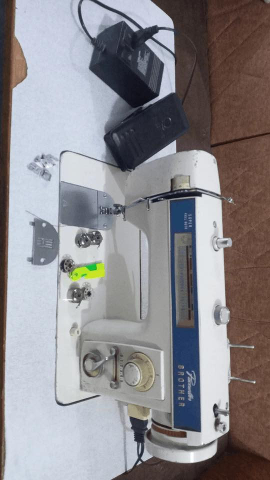 مكينه سوبر براذر الياباني الاصلي القديم بيهة 22 تطريزة ميز مكينه ويه محولة شغالة جديد سعرهة 140 بيها مجال بسيط 
***********
***********
