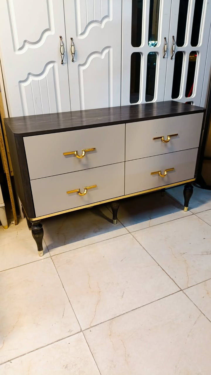 8 قطع ماركه سرير مخزن نضافه 85 💯 سعر 800 عنوان بغداد حجز واتساب فقط  ***********
