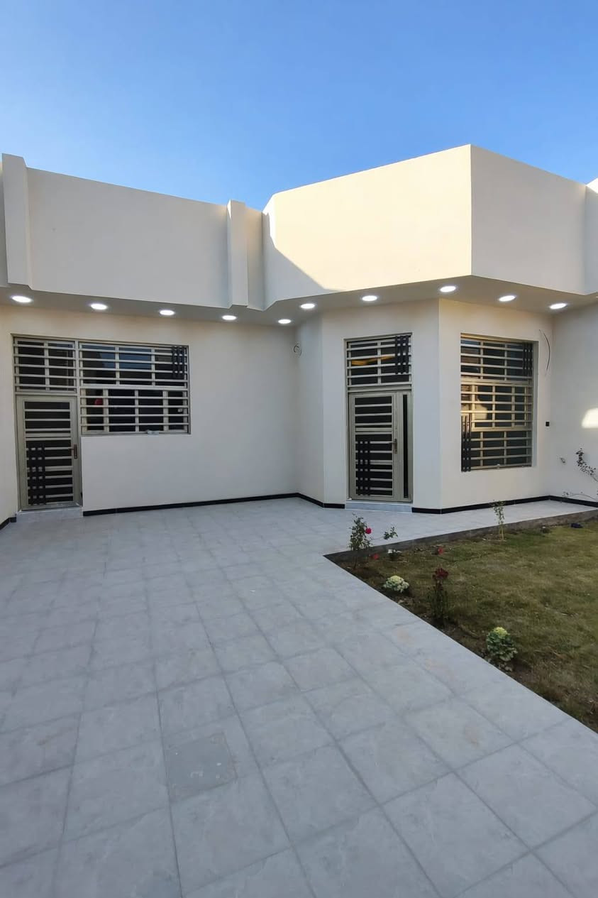 🏠بيت للبيع زراعي سند 25
🏚️ديوانية / حولي الخصيمه عرصات حيدر بن حجي هندي 

✅كونكريت مسلح 

❇️زراعي سند ٢٥ [مرقم جاهز للتطويب]

✅المساحة : 240متر 

❇️الواجهة 10 متر

❇️النزال : 24 متر 

♻️محتويات الدار 

 🔆 غرفة نوم عدد2

🔅استقبال 

🔅صالة 

🔅مطبخ 

🔅صحيات داخلية وخارجية 

🔅كراج سياره كبير 

🔅حديقة كبيره

ملاحضات ع البيت 

✅كونكريت مسلح و صب مركزي 

✅تأسيس ماء وكهرباء انابيب سمارت  الاصلي

✅شبكة تقطير سبالت للبيت بالكامل 

✅شبكة كاميرات للبيت بالكامل اربع جهات 

✅خدمات كاملة (  ، ماء ، كهرباء ،  +مدارس) 

⚜️ للاستفسار مراجعة مكتب الحاج ابو احمد الجبوري للوساطه العقاريه

حولي الخصيمه /عرصات حيدر بن حجي هندي على شارع العام 

او الاتصال واتساب او عن على الارقام التالية
*********** 
***********
