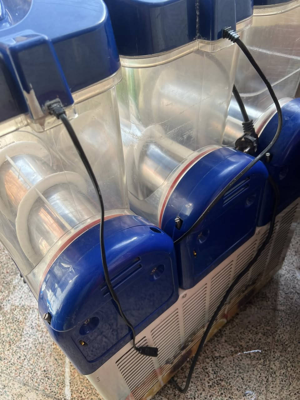 سلام عليكم مكاين ازبري تلاث احواض اخو جديد بلادي عدد ٣مكاين نضيف جدا مكاني بغداد ***********
