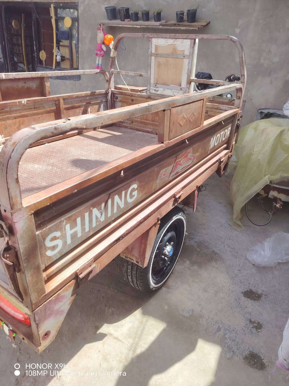 السلام عليكم هاي الستوته مديل13كامله كل نقص مابيها شغل وطلع كهربائيات كلها شغاله اوراق اصولي تايرات خطة جديد مكاني كربلاء سعر 1500
راسلني او اتصل ***********
