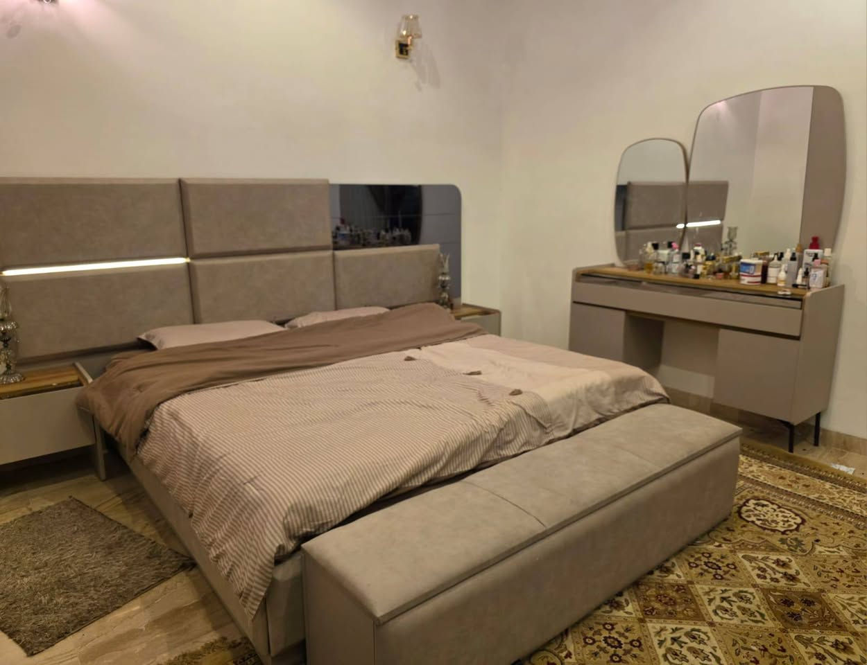 غرفه تركي 10 قطع نظافه ميه بالميه
سعرها مليونين ونص مكانها الحارثيه
مجرات وابواب هيدروليك السرير جك ومخزن
فول انارة


**إذا كنت صاحب هذا الإعلان وتريد حذفه لأي سبب، رجاءا أرسل رسالة إلى الدعم الفني**