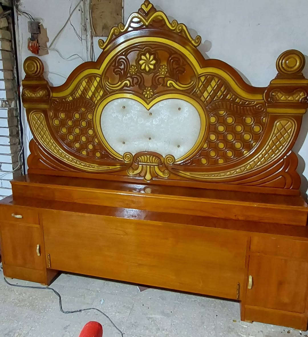 غرفه اخشاب صاج خمس بوب كامله
متكونه من كنتور وجربايه وميز مرايه وملحقات الجربايه كامله شغلها مرتب وحلوو
العنوان بعقوبه قرب مرطبات الامير ***********
