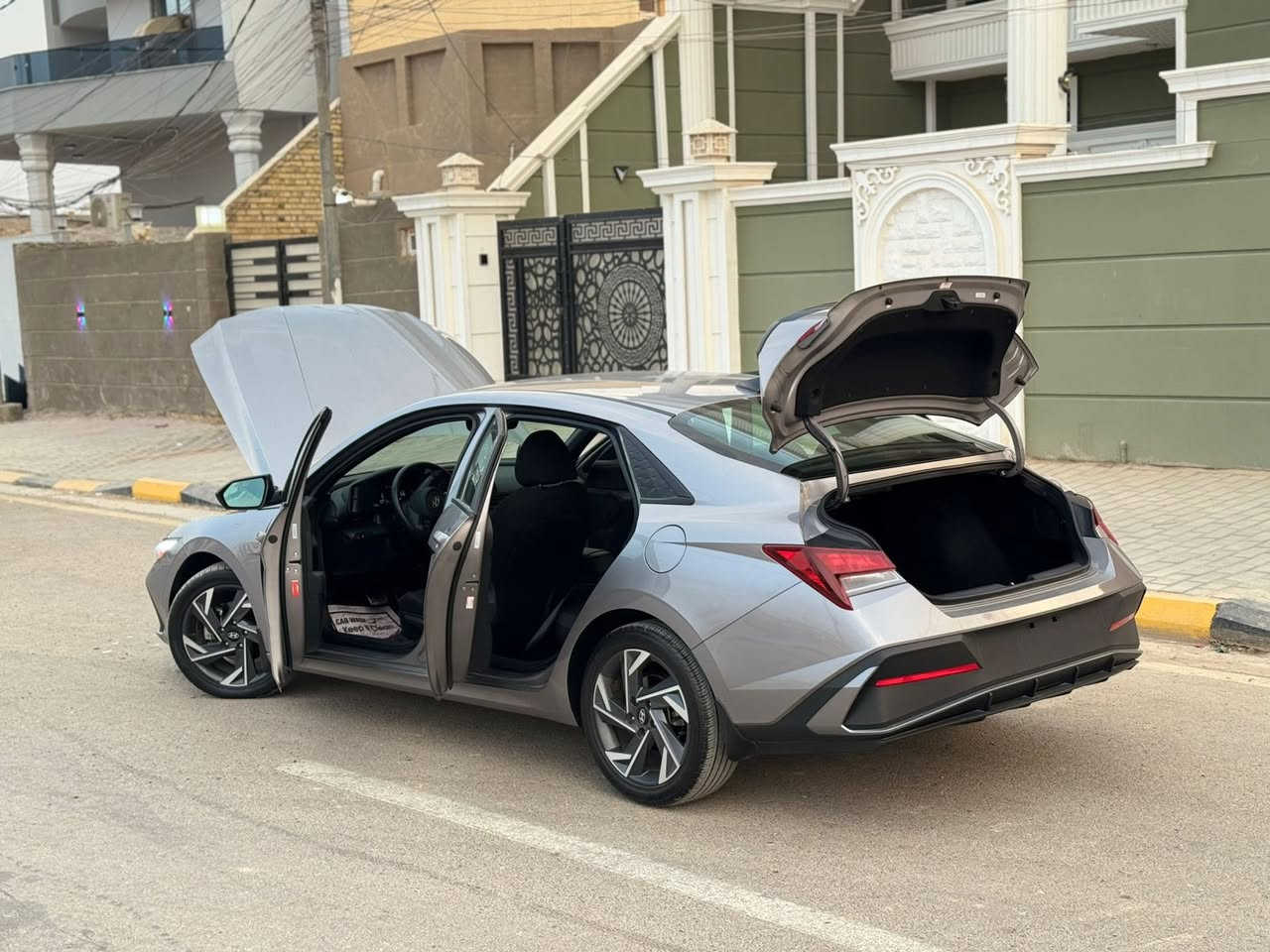 السلام عليكم النترا موديل 2025 حادث سرقة بنيد فقط بصمة كار بلي تشغيل عن بعد بدون رقم منفيس بسمي تحويل مباشر مكان السيارة بغداد الكرخ ب155 وبيه مجال رقم الهاتف ***********
