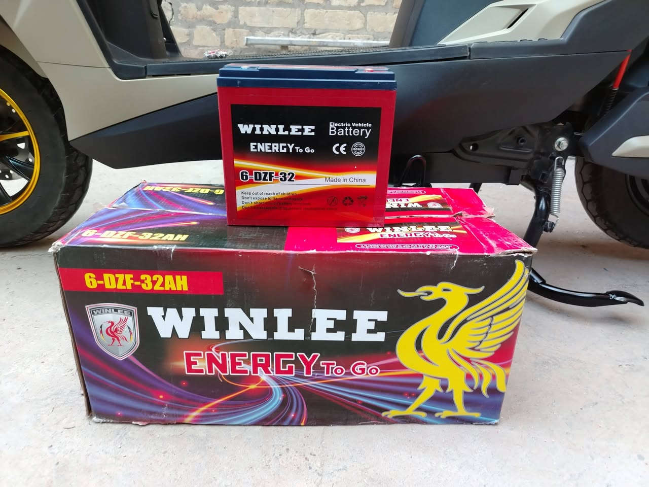 السلام عليكم دراجه شحن سكنس مظلع جديده لوك استخدام قليل وانتركت تلفت البطاريات مالتها واليوم شديتلها بطاريات جديده بعدها غير مشحونه ولا مره.
بطاريات كبار دبل 32 امبير شركة WINLEE عدد 6. 
ملف 2000 واط.
تشغيل كارت وسويج.
السعر ٧٠٠
مكاني كراده خارج  ***********
