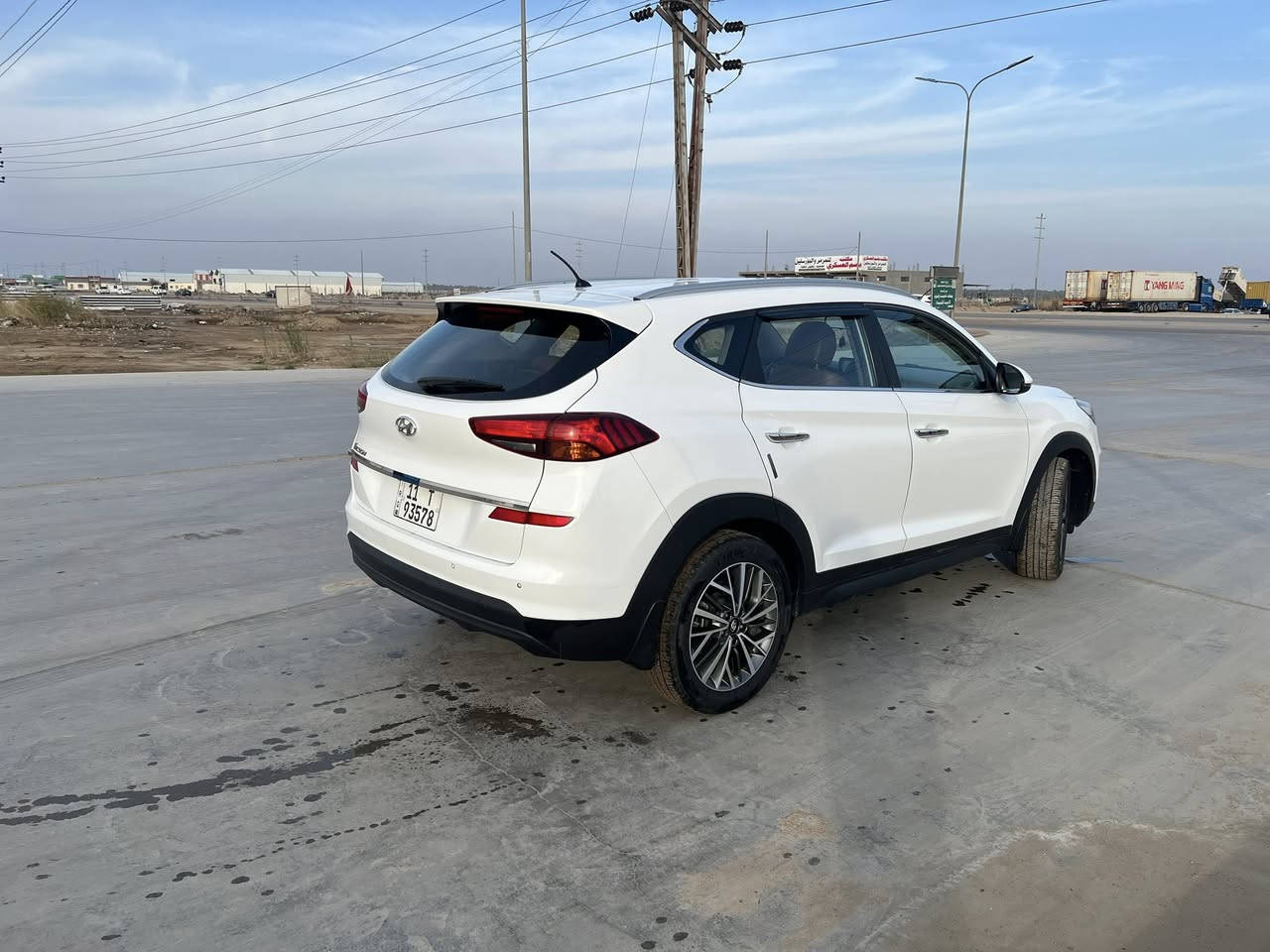 السلام عليكم
للبيع سياره توسان موديل 2020 خليجي فول مواصفات عدا البانوراما  كشنات جلد شاشه جبيره صاج سايد بريك رجل (كوريه) بيها طخه بالهلال جوه قبغ البانزين نصبغ والباب الخلفي جزء منه بارد والبقيه كله مكفول من كلشي السياره خير من الله واشتريتها عل ايدي زيروا ومحد يصعدها غيري السيارة ماشية 135 الف وافولها بس محسن ودهن بس امزويل وكل 2500 كيلو ابدله مكان السياره واسط / الصويرة  للاستفسار *********** ابو رضا
