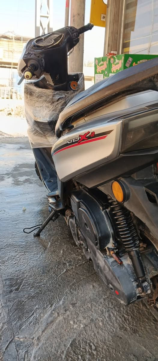 دراجه سكنز محرك يابني
نقص فقط كفر امامي للاستفسار *********** السعر 300وبيها مجال
