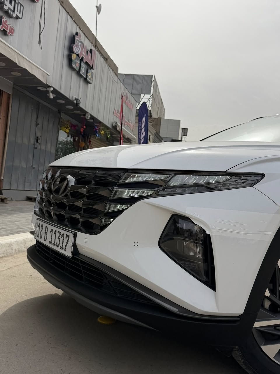 السلام عليكم
هونداي توسان خليجي موديل 23 للبيع 

ماشيه 17 جديده لوك 
السعر 218 وبيها مجال 

السياره مكفوله 
المواصفات 
بصمه تشغيل
تشغيل عن بعد
حساس أمامي خلفي بلادي
كامره خلفيه دواره بلادي
تحكمات 
شاشه كبيره لمس
داخل لونين
أشاره بلمري +شفط كهرباء 
تبريد أمامي خلفي
حاجب زنون نهاري ليلي
لايت عدسه عالي ناصي زنون
حجم المحرك 2000 دوش
كشنات السائق وصدر كهرباء
بردات خلفيه 
سايد بريك كهربائي
نفكيشن
 3انظمه قياده
حجم الويل 18 كروم
السعر 218 ورقه وبيها مجال 
مكان السيارة حله معرض زهرة عمان 
***********📞
📞***********
