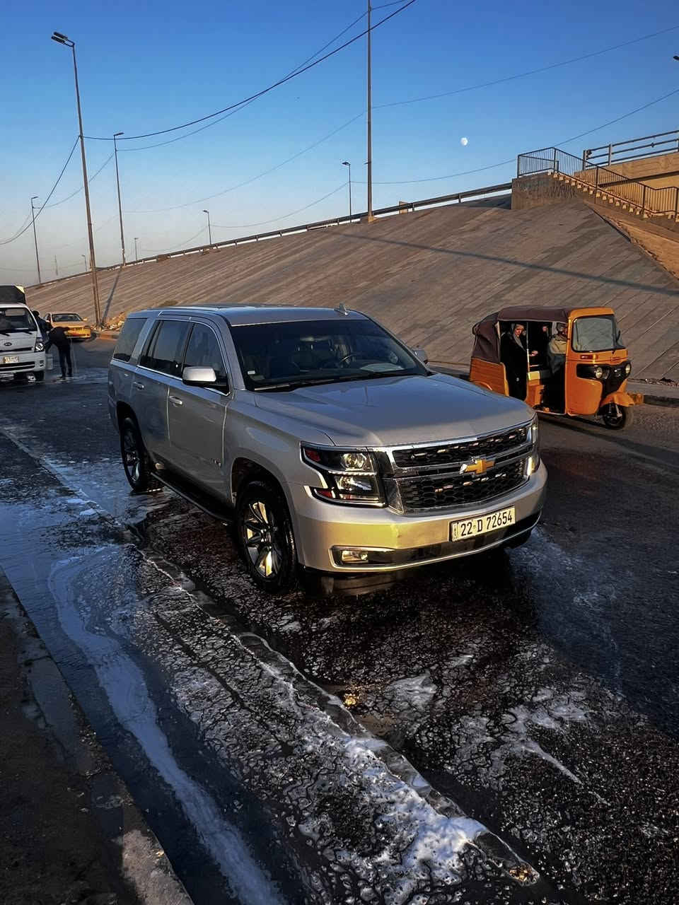 سلام عليكم سياره 19نص فول وارد اميريكي بوليس بيه بس جاملق نف الون السونار موجود 310 وبيه مجال ***********
