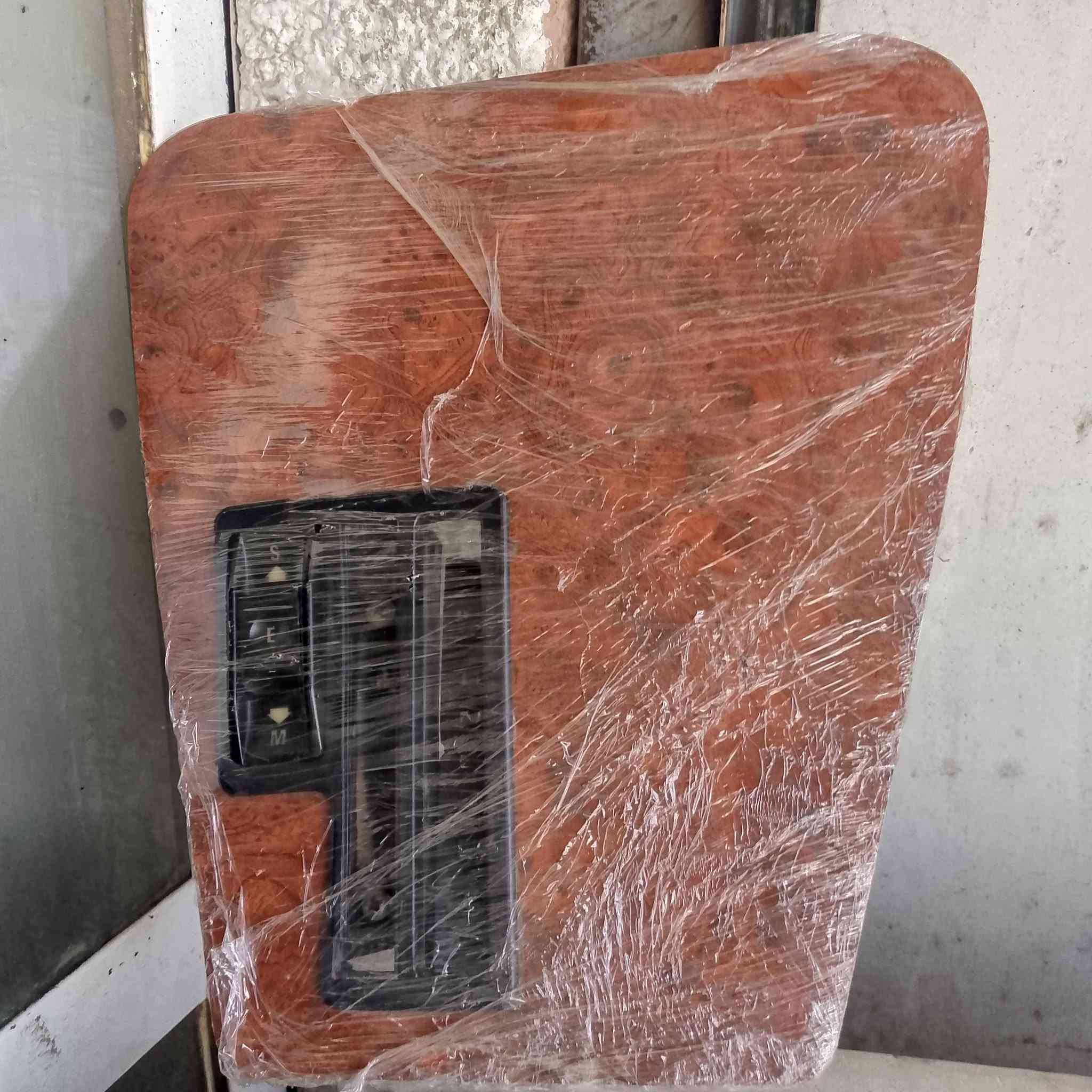 السلام عليكم غراض حاوية للبيع 700/500 بسعر مناسب شتحتاج موجود عنوان بغداد شارع فلسطين ***********
