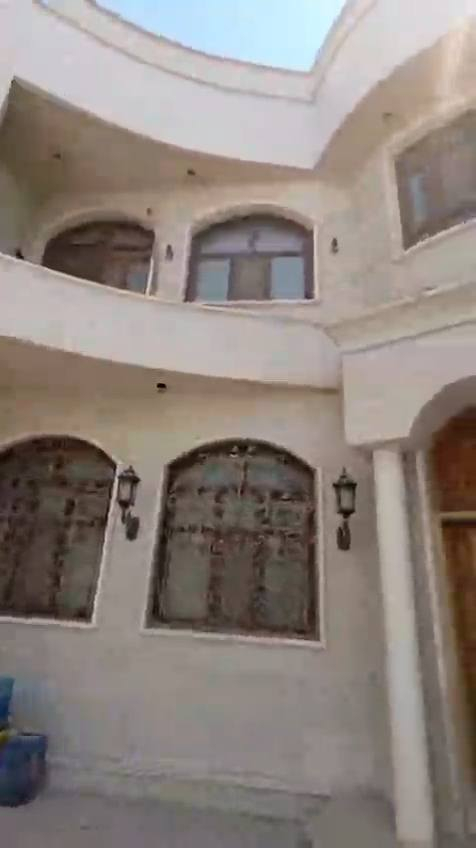 اللهم صلي على محمد وآل محمد
دار للبيع 🏛️   مع مشتمل بناء حديث 
⛔   حي العروبه قرب محطة ماء الروافد 
📈 المساحة   :  350م 
يتكون من :  طابقين 
- غرف نوم عدد 5
- صالة عدد 2 
- دورات مياه عدد 3
- استقبال 
- مطبخ
كراج 

☎️ للأستفسار والمعاينة اتصل على :
***********
الرقم يحتوي على واتساب 
📍 زيارة مكتبنا الكائن في : حي الصدر الاول السايدين قرب مطعم كباب نذير 
📥 مكتب أدم
