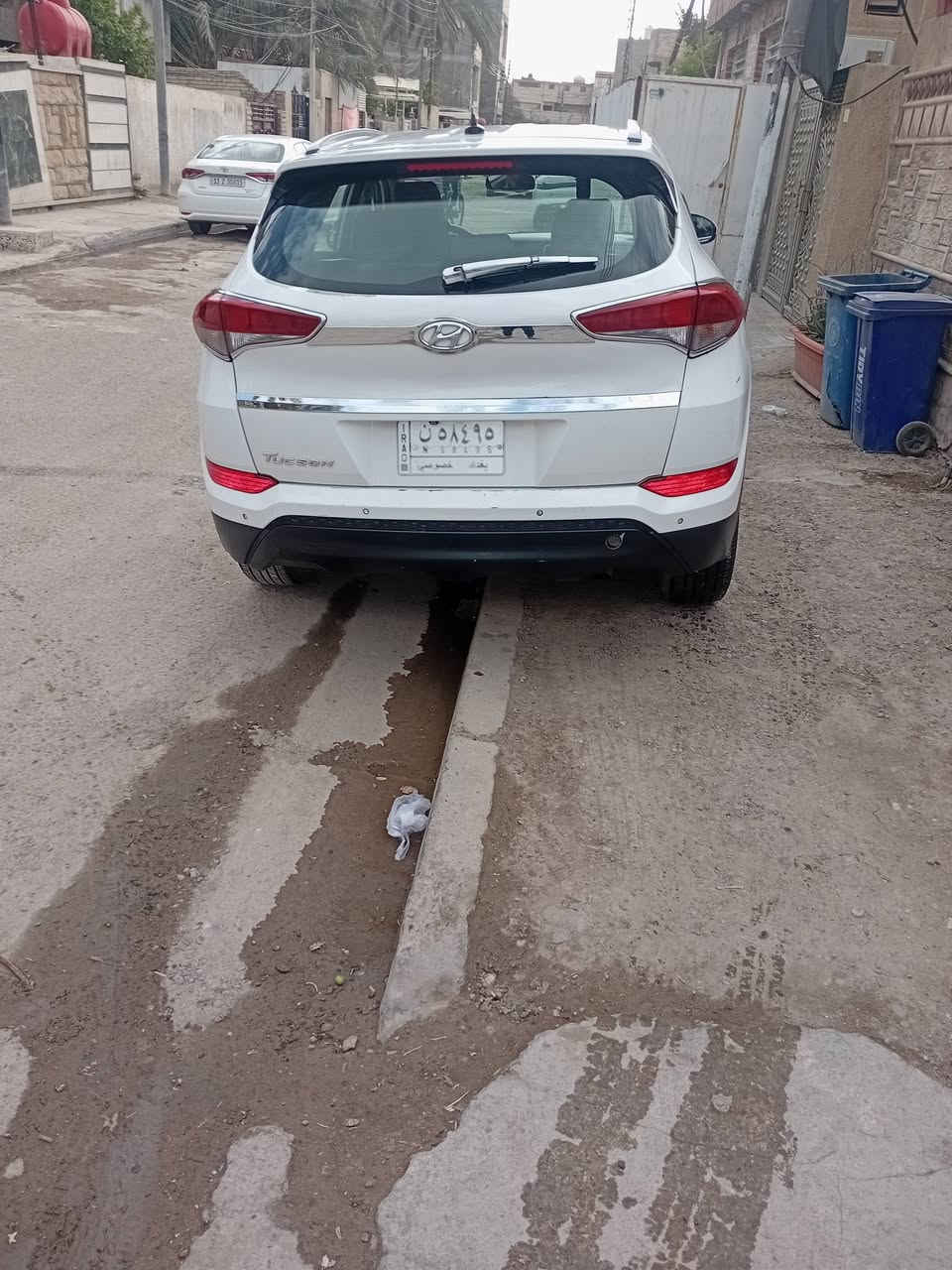 توسان ٢٠١٧ أمريكي الحادث بل منشور ماشيه ٩٥ الف وصبغ جاملغ خلفي وكابتن بدوم دواخل بدون ايرباك مكاني الحريه الاتصال ***********السعر ١٤٢ ورقه
