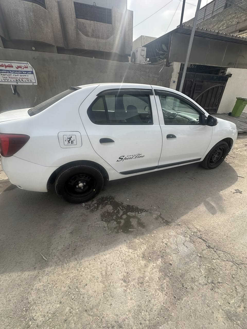 رينو سيمبل 
موديل 18 
عنوان بغداد الدورة 
بيهة جاملغات الاماميه  صبغ فقط بسيط
والخلفيه واحد حار وثاني صبغ 
كير ومحرك مكفولات 
تخم تاير جديد 
صدر امامي جديد 
سيارة نظيفه وكاملة 
للبيع 60  سعر 
📞***********
