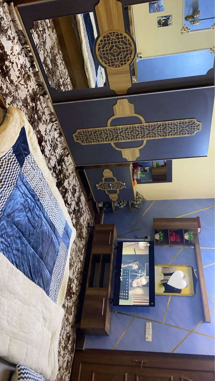 سلام عليكم
غرفه أخشاب تركيه 5 قطع شبابي باب سلايت النضافه ٩٠٪؜ 
سعرها ٤٥٠ وبيها مجال 
العنوان بغداد الحبيبيه 
***********
