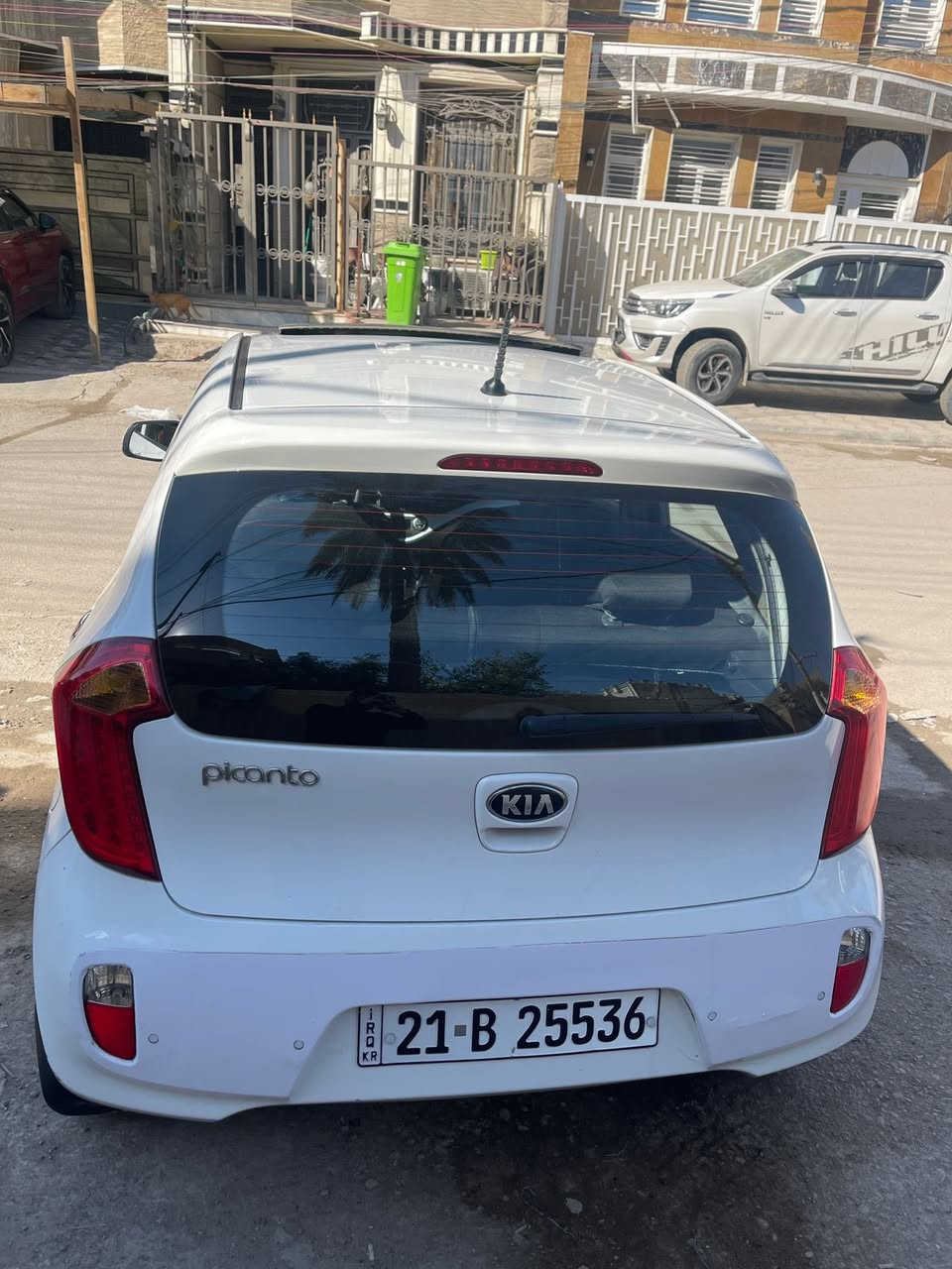 سلام عليكم …..
كيه بيكانو ابيض رقم سليمانيه وكاله بسمي ماشيه 89 كيلو متر 
السياره فول مواصفات ( بصمه + سليد + مري شفط كهرباء + جام كهرباء )
السياره بيه 2 مكان بارد بصيط
السعر 9500 $$$
الهاتف ***********
مكان السياره بغداد حي البنوك
