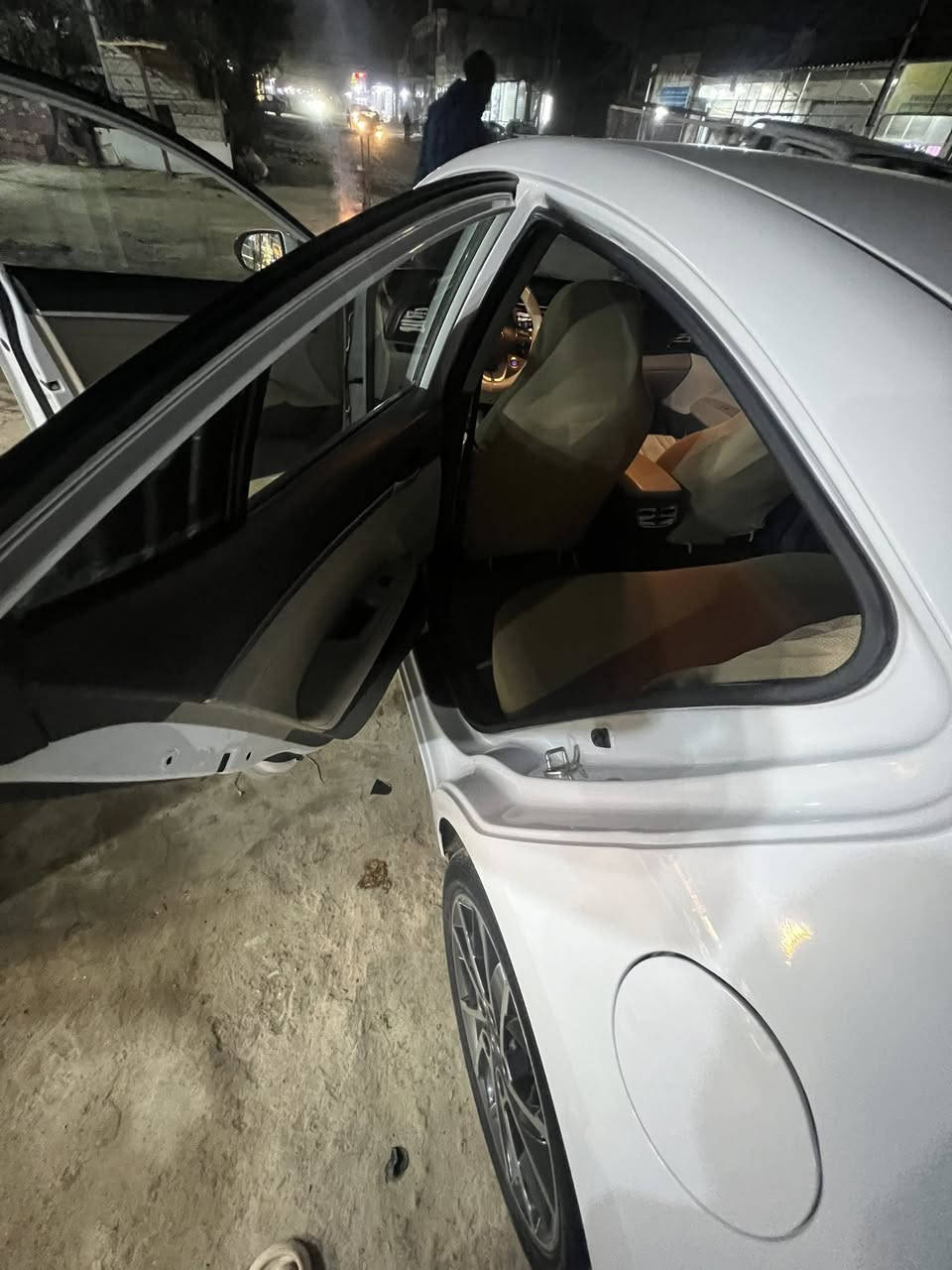 سلام عليكم 
النترا ٢٠٢٠
مكفوله كفاله عامه 
محرك ٢٠٠٠ دوش 
سياره نضافتها شوف العين 
فتحه تحكمات شاشه 
رقم نكليزي سياره جاهزه 
كلشي مناقصها ترايك وين متريد 
سعرها ١٧٥ وبيها مجال قليل 
للاستفسار مراسله او اتصل على الرقم المرفق 
***********
