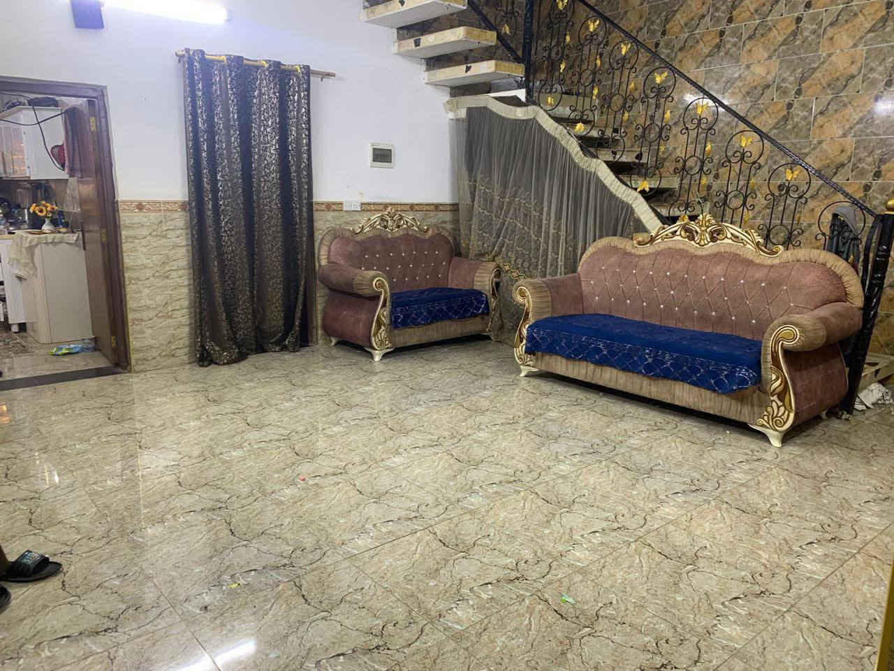 السلام عليكم دار للبيع ابو الجدايل مساحه ١٥٠متر  طابقين فرع القابله قرب الجامع للاتصال ***********
