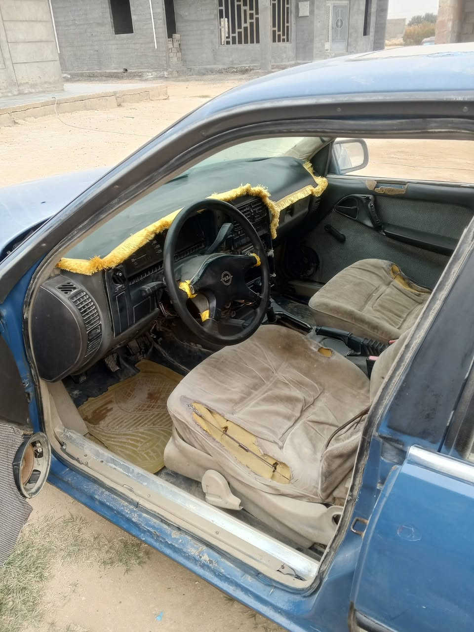 سلام عليكم سياره للبيع اوبل موديل 1990 محرك وكير جديد رقمه الانبار سعره 15بيه مجال  مكان سياره فلوجة ***********
