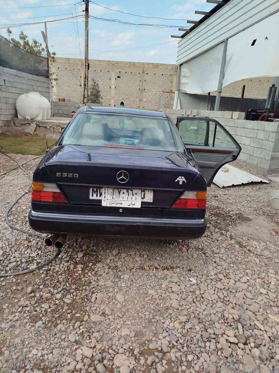 السلام عليكم
مارسدس دب للبيع 
موديل 90 رقم ديالى بسمي 
مكينه 2500 ديلكو كير مكينه كفاله
قواعد دبل سليمه صدر جديد 
العنوان بغداد تقاطع النهروان السعر 57
رقم الهاتف ***********
