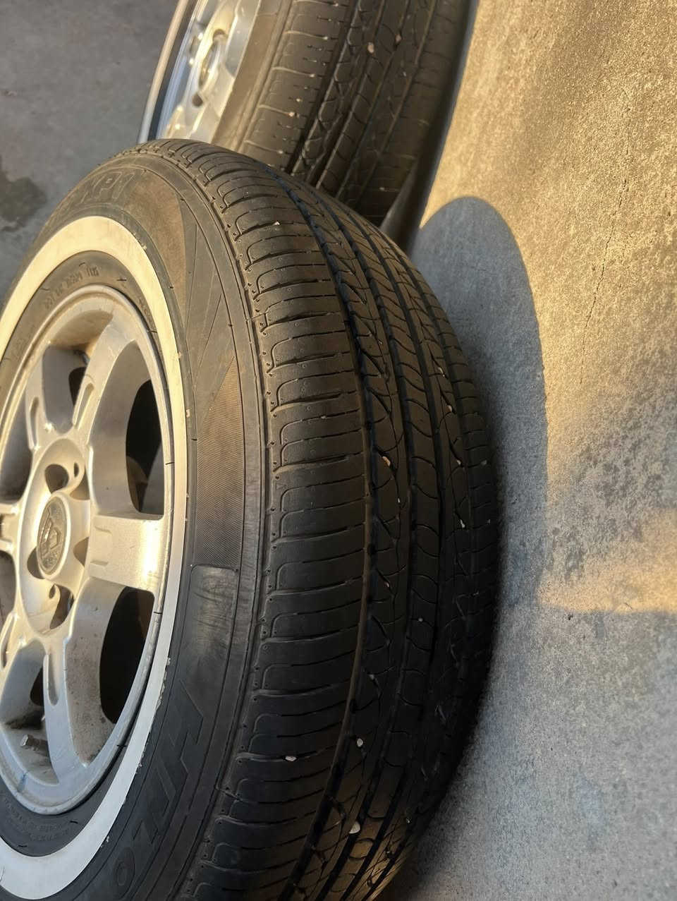 اسلام عليكم تخم ويل مال فتون 2017نضاف كلش وتايرات خط ابيض تخم كامل جديد بس واحد بيهن مو خط ابيض السعر 225 وبيهن مجال  التصال ***********
