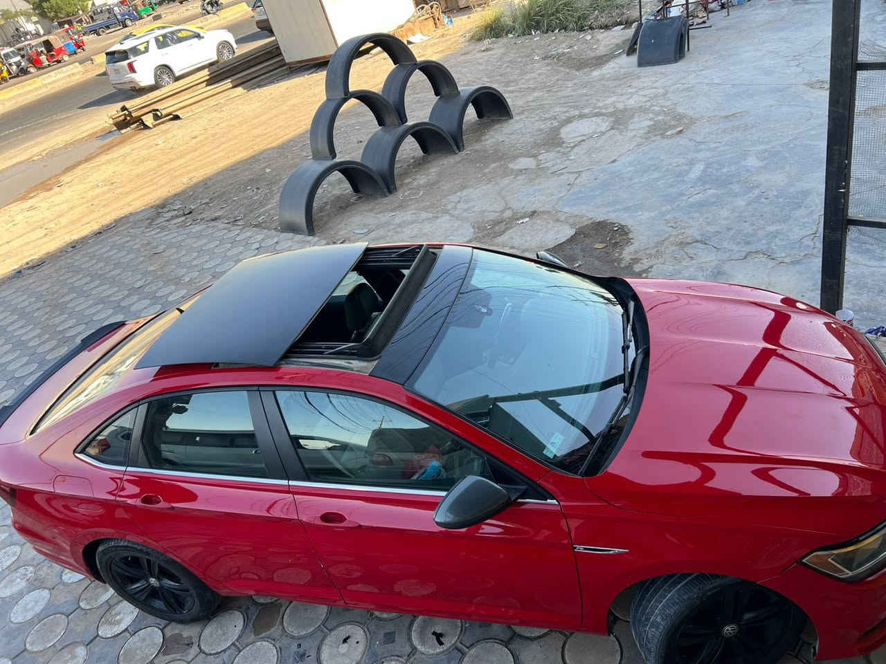 السلام عليكم
للبيع فولكس واجن جيتا 2019 – فئة R-Line (فل مواصفات)

🔹 محرك 1.4 TSI تيربو – اقتصادي وقوي
🔹 ناقل حركة أوتوماتيك
🔹 تشغيل بصمة (Push Start)
🔹 دخول ذكي بدون مفتاح (Keyless Entry)
🔹 مقاعد جلد مع تدفئة
🔹 فتحة سقف
🔹 شاشة معلومات وترفيه كبيرة

🔹 عرض المعلومات على الزجاج الأمامي (HUD)
🔹 دركسون مالتي فنكشن
🔹 مثبت سرعة
🔹 مثبت سرعة متكيف (ACC)
🔹 تكييف أوتوماتيك
🔹 حساسات  وخلفية
🔹 مرايا كهربائية قابلة للطي
🔹 نظام Auto Hold
🔹 فرامل يد كهربائية
🔹 نظام Start/Stop لتوفير الوقود
🔹 حساس مطر
🔹 حساس إنارة
🔹 نظام مراقبة ضغط الإطارات (TPMS)
🔹 نظام مراقبة النقطة العمياء
🔹 نظام التحكم على المنحدرات
🔹 مصابيح أمامية زينون
🔹 مصابيح خلفية LED
🔹 جنوط R-Line رياضية
🔹 8 وسائد هوائية

✅ صدر السيارة سليم وجديد
✅ تخم تايرات جديد
✅ صندوق كهربائي مع تحكم عن بُعد
✅ محرك وجير بحالة ممتازة
✅ مكيف ثلج
✅ السيارة كاملة من جميع النواحي ولا تحتاج أي مصروف

ملاحظة:
حادثها دعامية أمامية وشبر بالبنيد فقط، بدون أي ضرر بالدواخل، وجميع الإيربكات سليمة، مع بعض الاضرار و الرصعات موضحة بالصور.

📍 رقم أربيل شرط التحويل
📞 ***********
العنوان بغداد 

💰 السعر خاص للجادين فقط
