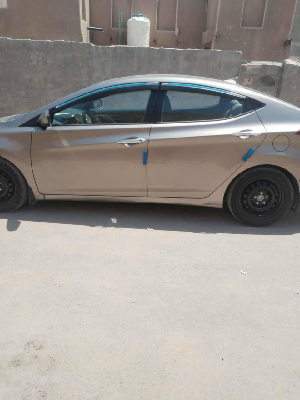 السلام عليكم سيارة النترا للبيع موديل 2014 سعر110بيه مجال مكانه كربلاء بسمي رقم بغداد هاذه رقمي ***********
