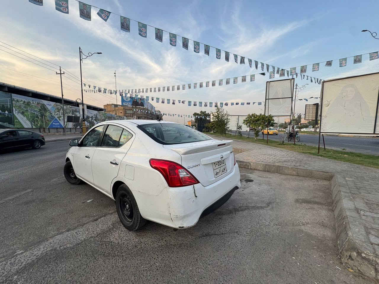 السلام عليكم نيسان سني هندي موديل 2020 خليجي بسم شركة ماشيه 140 مكينة كير علئ الشركة المواصفات واضحة بالصوره السياره جاهزه وبيه طخطخات بسيطه السعر 105 وبيه مجال بسيط مكاني كربلاء رقم الهاتف ***********
