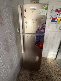 ثلاجة 12 قدم • جديده • بيها مجال