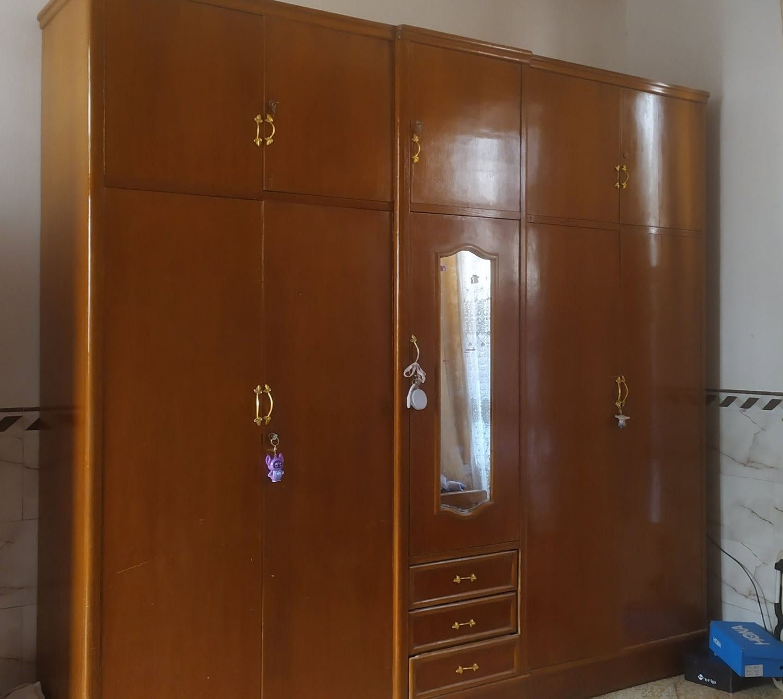 كنتور صاج نظيف مثل الصوره
خمس ابواب طابقين 
سعره 375بي مجال بسيط
الزاويه 75الف حلة, بابل


**إذا كنت صاحب هذا الإعلان وتريد حذفه لأي سبب، رجاءا أرسل رسالة إلى الدعم الفني**