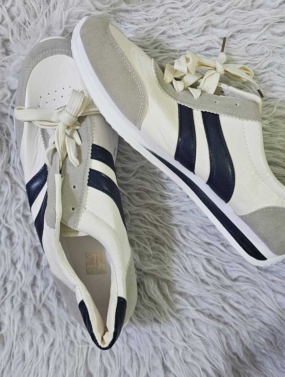 شلعة احذيه بعد اكو كم حذاء ما مصورهن القطعه ب٣٠٠٠


**إذا كنت صاحب هذا الإعلان وتريد حذفه لأي سبب، رجاءا أرسل رسالة إلى الدعم الفني**