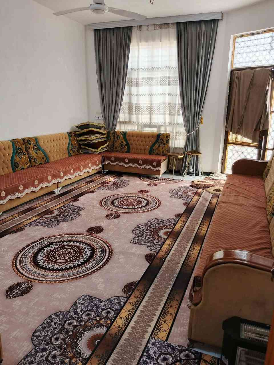 ياالله السلام عليكم بيت للبيع جبله حي المهندسين المساحه 210م كامل مباشر ع الطبليط يتكون من  غرفتين نوم ستقبال صاله مطبخ صحيات داخليه خارجيه بيت جاهز خير من الله والشراي بي خير ويدلل للاستفسار الاتصال علئ الرقم ***********
