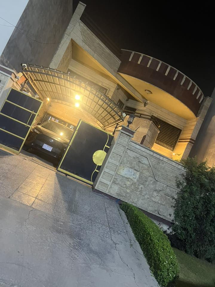 بيت للايجار مساحه 320م مؤثث اربعه غرف نوم صاله كبيره هول اربعه حمامات سويت العنوان  اليرموك حي الحمراء 
للاستفسار ***********
