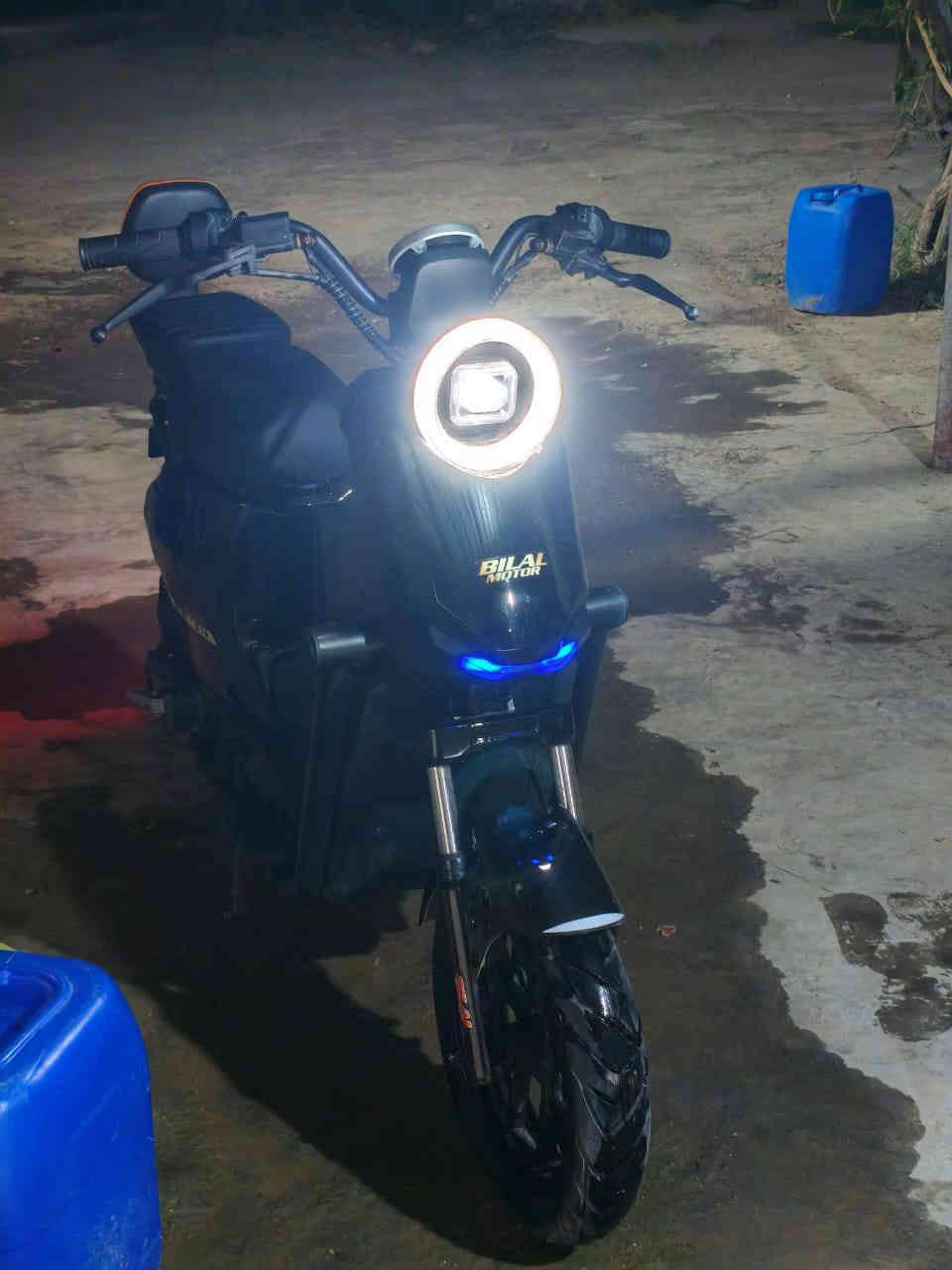 السلام عليكم دراجه شحن للبيع سبورت جيتي 1فول موصفات
حجم كبير سرعه 65 نضام بگ حمايه سرقه تشغيل عن بعد موديل 2026دراجه جديده سعر 400وبيه مجال 
الاستفسار اتصل ‏‪0770 556 9044‬‏  .  ‏‪0750 277 2146‬‏ مكان محموديه الطيفيه
