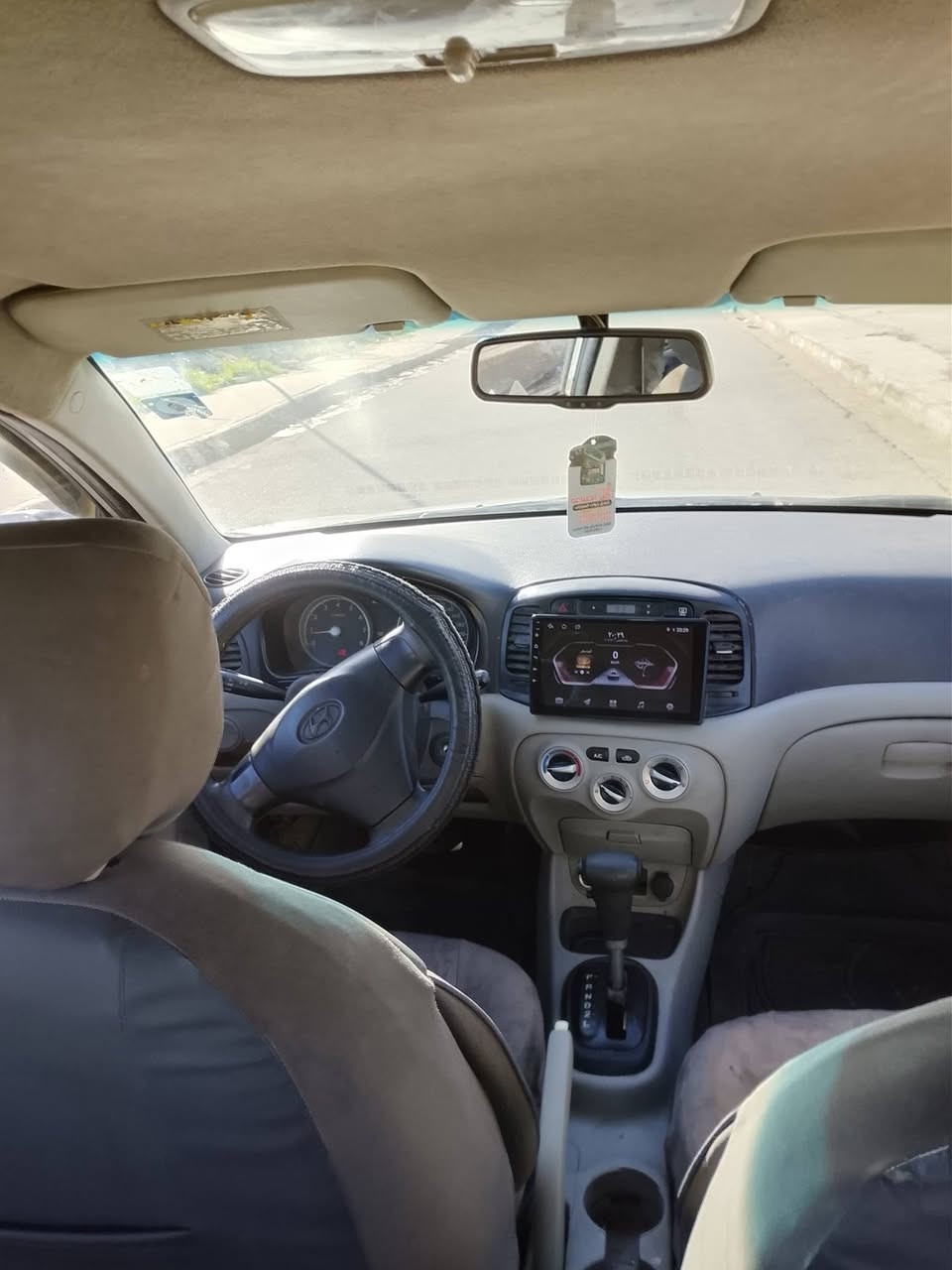 السلام عليكم اخوان عندي سياره هونداي اكسنت موديل 2010 محرك 16 شرط ماكينه وكير ما مفتوح ظررة بالباب الخلفي موضح لكم بالصوره شاشه ايباد ويلكب السياره جاهزه من كل شيء السعر 85 بيمجال بسيط مكاني موصل الايمن شقق اليرموك تواصلوا على الرقم تواصل ***********
