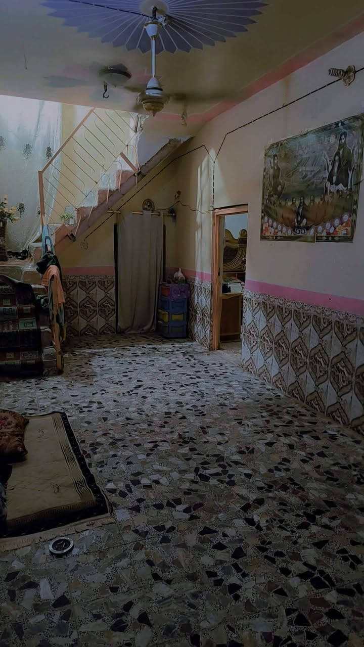 بيت طابو صرف للبيع 
المساحة 125متر. البناء بلوك 
المكان الحولي قرب مدرسة ام الربيعين الابتدائيه. غرفتين وهول وبراني وصحيات ***********
