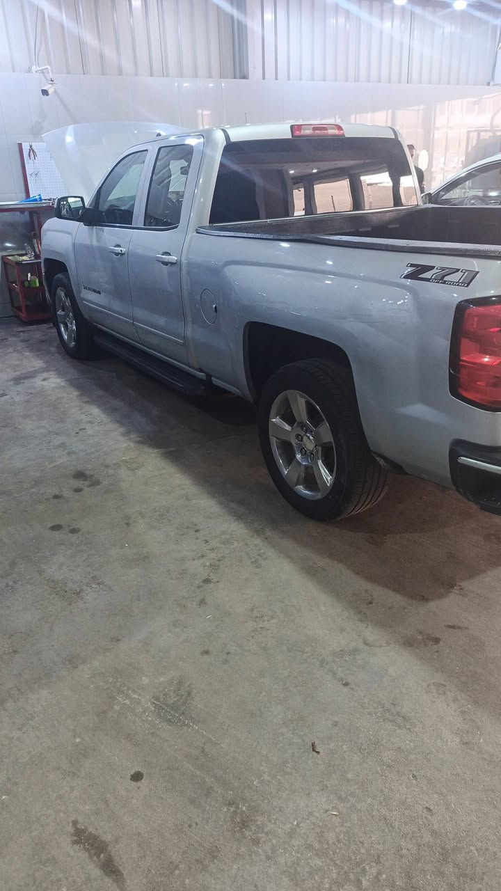 سلفادور موديل ١٨ بيه جاملغ امامي فول مواصفات مراوس او بيع سعر ١٧٠  العنوان بصره  رقم الهاتف  ***********
